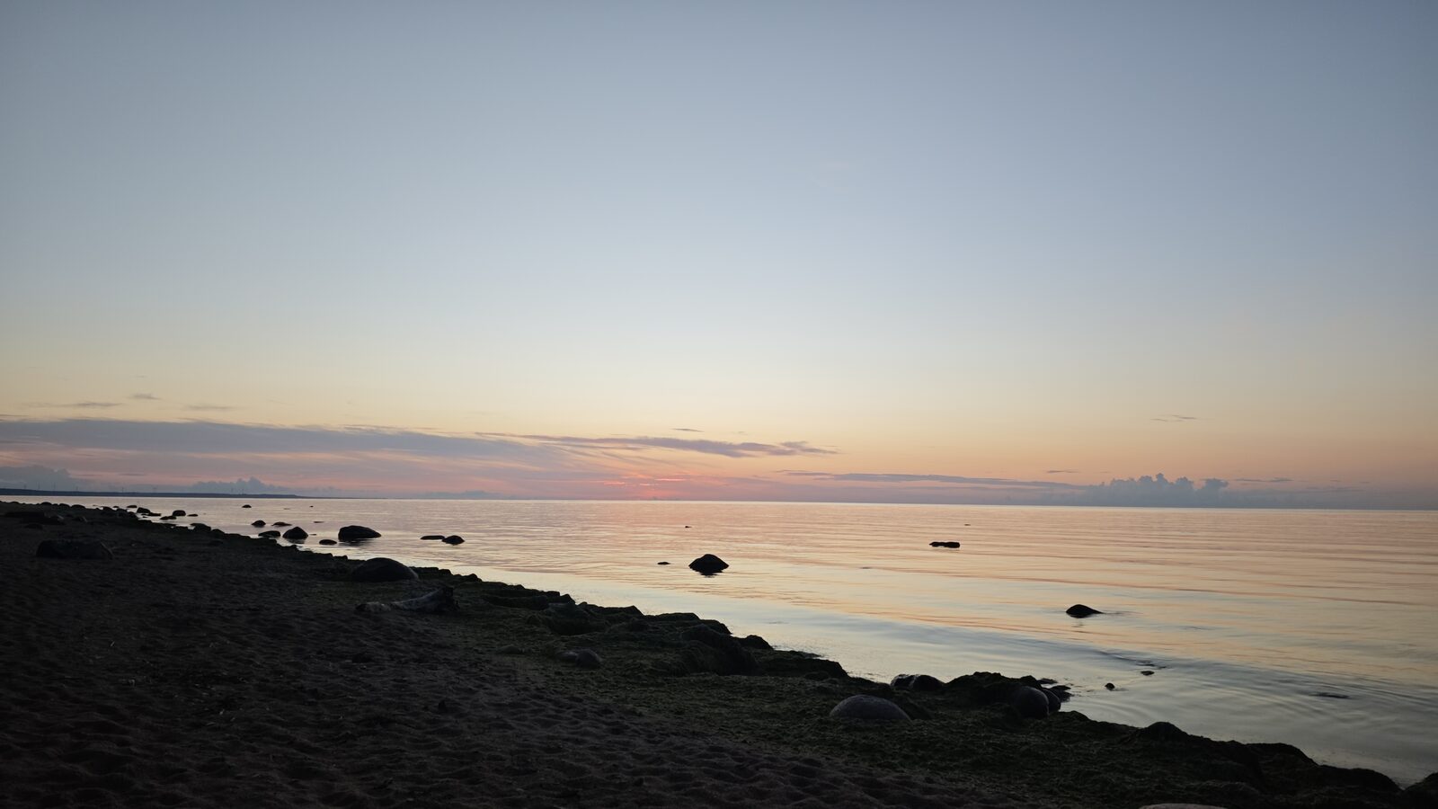 Päikeseloojang mere ääres